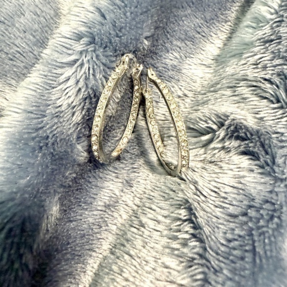 Brand New Silvertone Open Hoop Earrings With Faux Crystals Latchback Closure